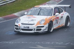 Read more about the article Großer Erfolg für rent2Drive-FAMILIA-racing beim ADAC 6h-Qualifikationsrennen