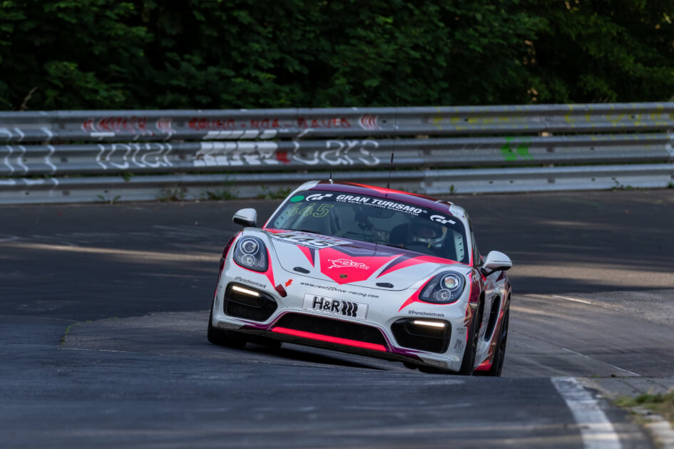 Der Porsche Cayman der Klasse V5 beim vergangenen Lauf zur NLS, dem ROWE 6h ADAC Ruhr-Pokal-Rennen