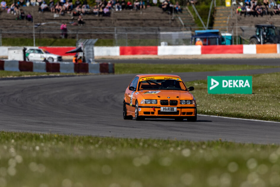 Read more about the article rent2Drive-racing räumt beim ADAC 1000km-Rennen ab