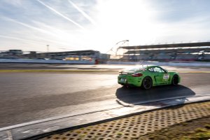 Read more about the article Gelungener Saisoneinstand für rent2Drive-racing