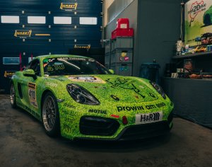 Rent2Drive-MEHRTEC-racing - Porsche Cayman GTS „Fluffy“ in der Box